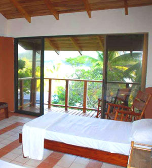 The attractive cabina rooms are beautiful tropical quarters.